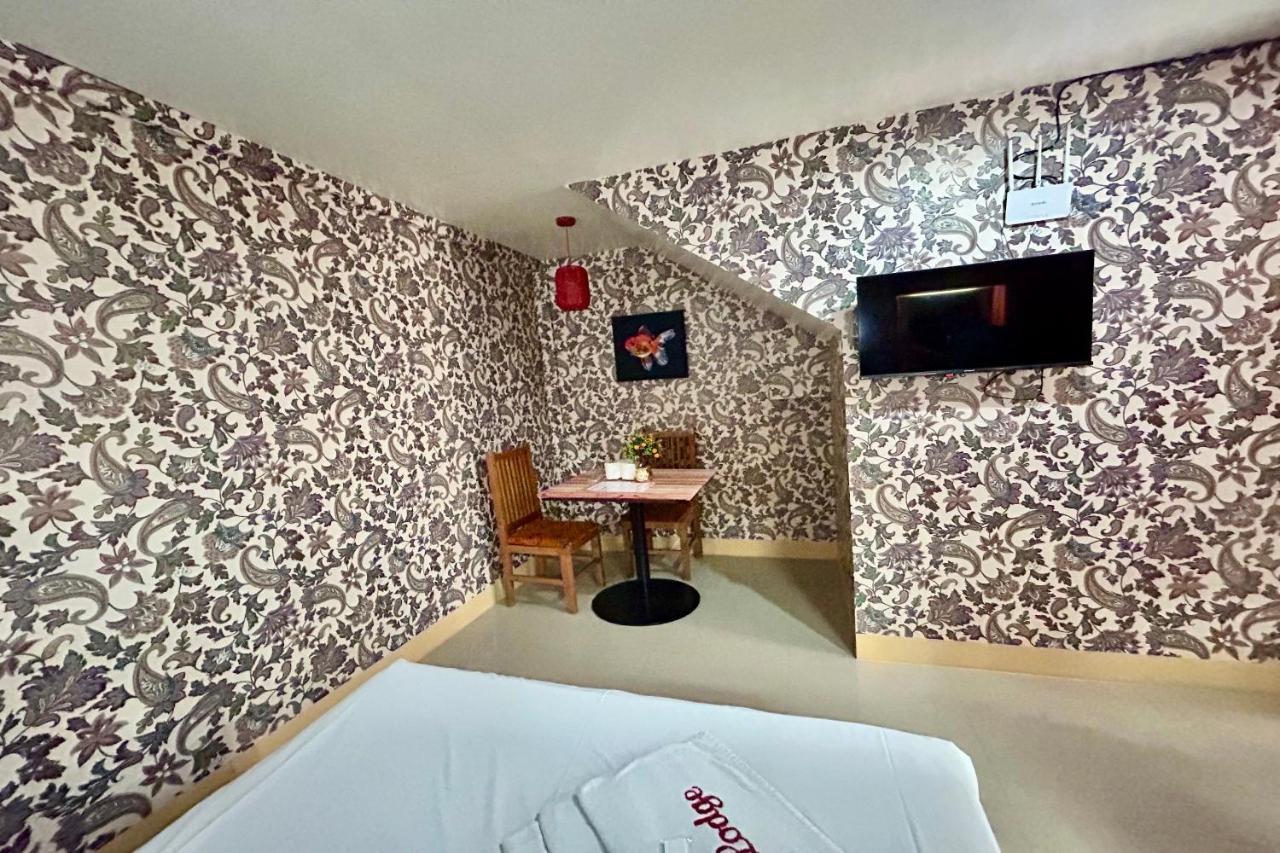 Oyo 971 Liza Lodge パサイ エクステリア 写真