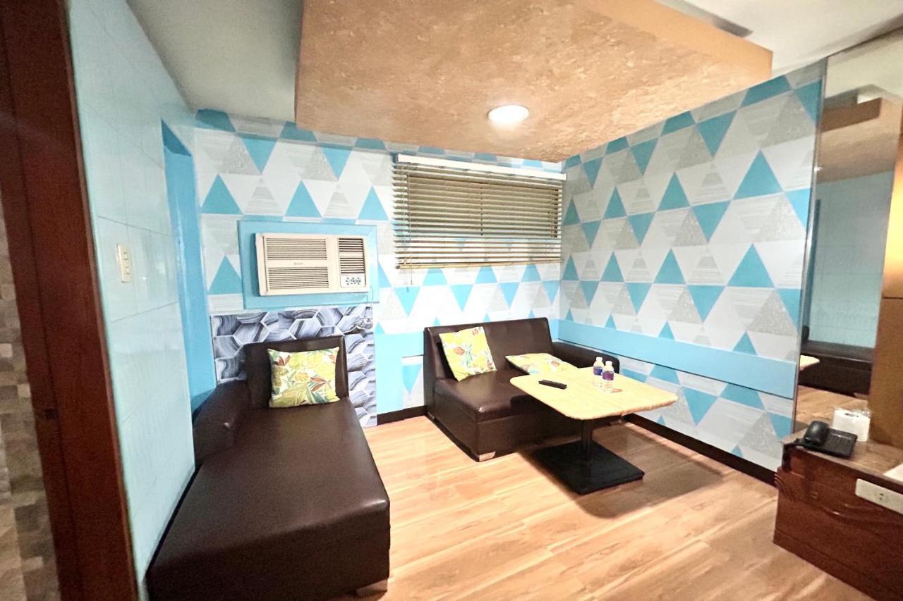 Oyo 971 Liza Lodge パサイ エクステリア 写真